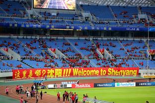 Fan hâm mộ Dung Thành Thành Đô đến Qatar cổ vũ, Linh Thao: Nhìn thấy các bạn chính là hậu thuẫn mạnh mẽ
